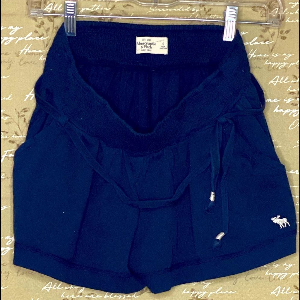 Abercrombie & Fitch shorts with string draw